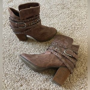 Not Rated 7.5M Brown Faux Suede Heeled Booties Western Strappy Belted Studded